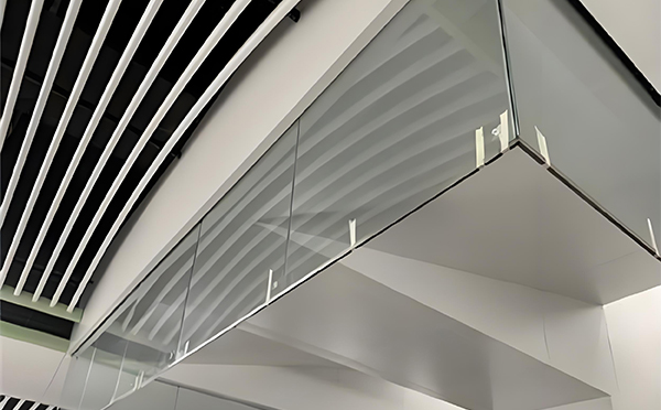 西固玻璃挡烟垂壁