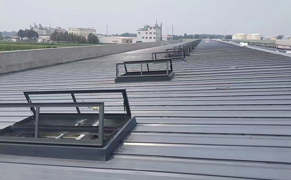 某中学室内体育馆西固排烟窗改造项目