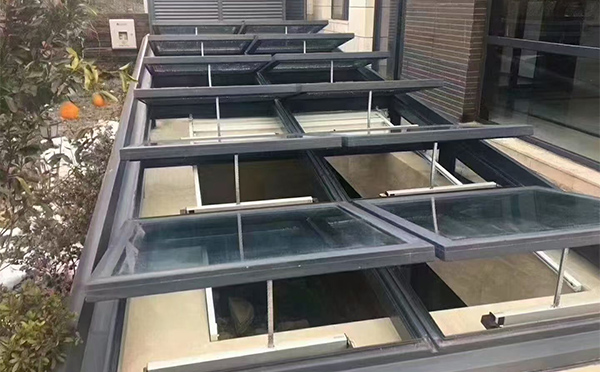 某轨道交通车辆维修车间西固排烟窗应用