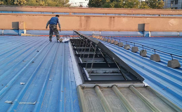 某区域性物流仓储中心西固排烟窗系统安装项目