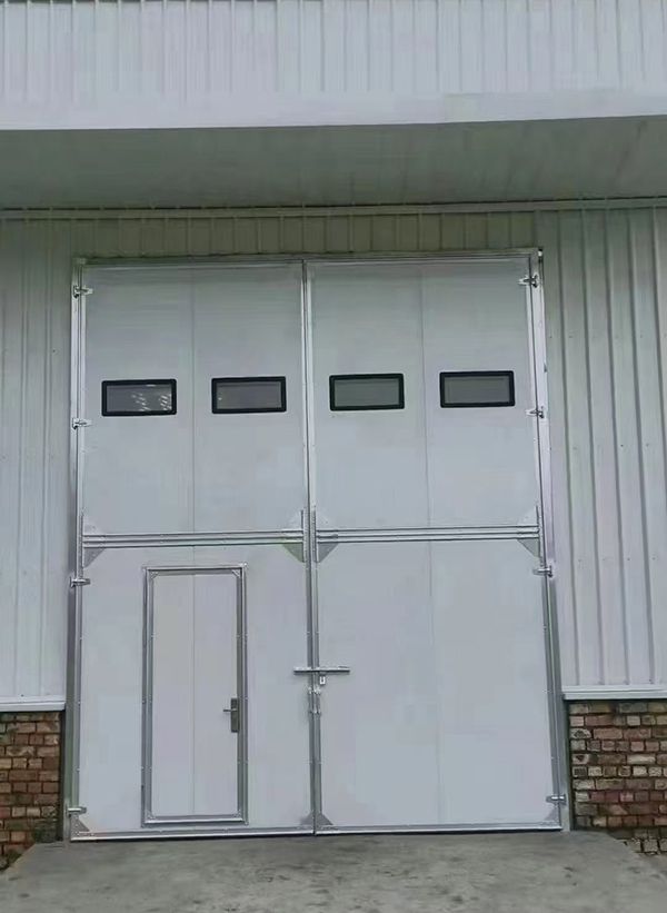 西固工业门在设备装配车间出入口的实施记录